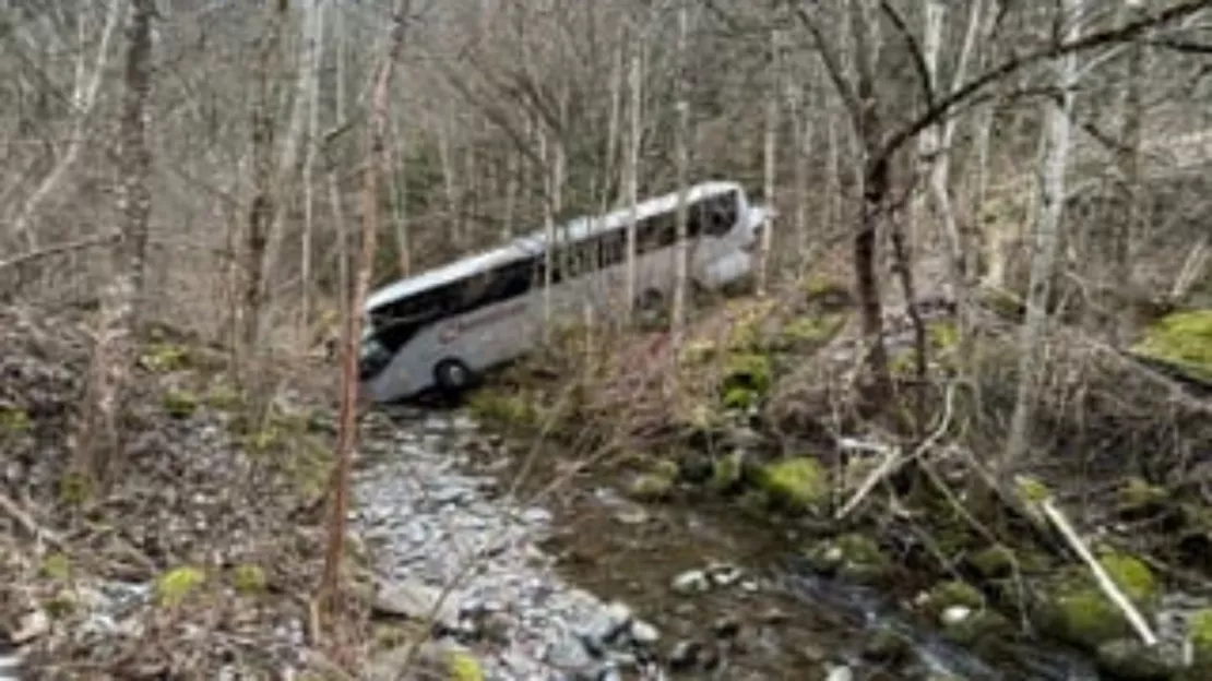 Accident de car à Corps : les enquêteurs privilégient la piste du malaise du chauffeur