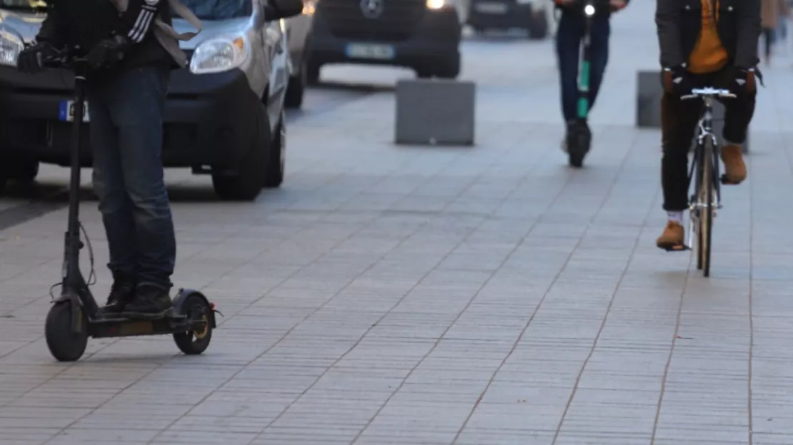 Accident vélo-trottinette à Grenoble : un blessé grave