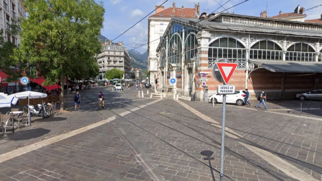 Attendue depuis 2 ans, la borne de la place Sainte-Claire tombe en panne en seulement 24 heures