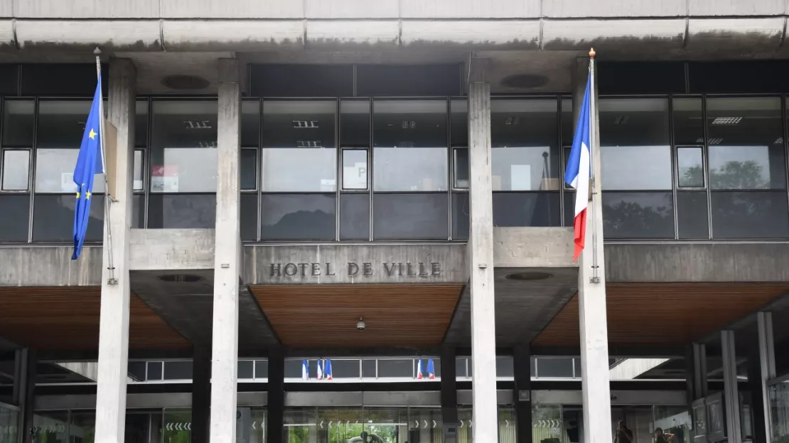 Des élus quittent le conseil municipal de Grenoble, la séance ne se termine pas