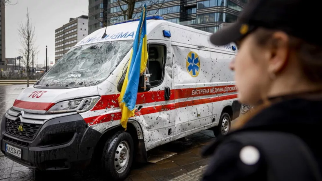 Grenoble : c'est quoi cette ambulance mitraillée exposée en ville ?