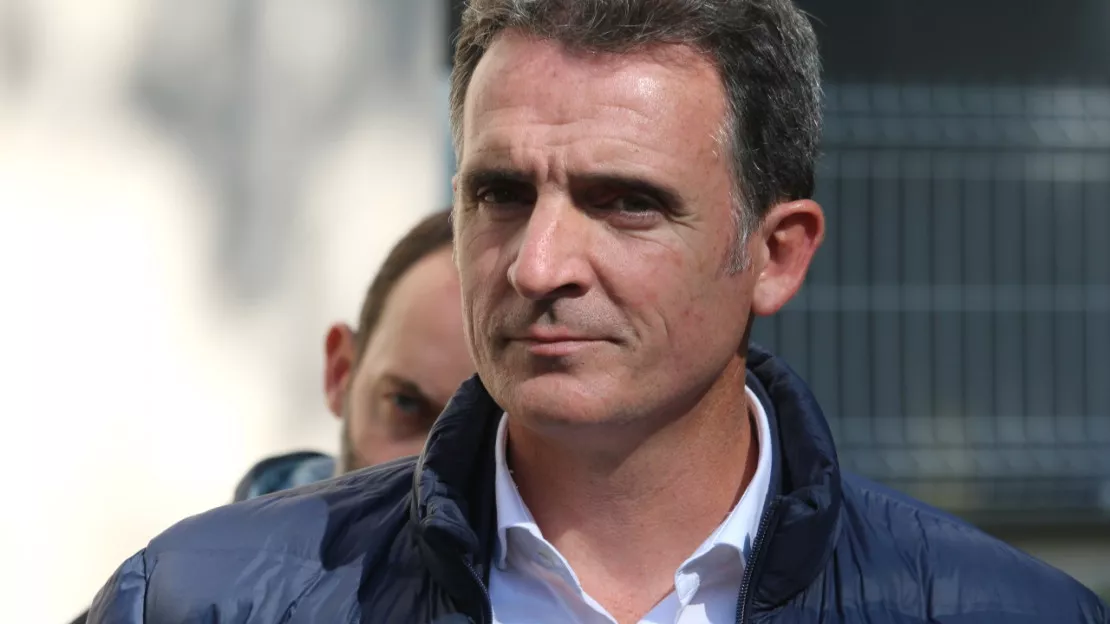 Grenoble : Eric Piolle mal à l'aise face à son opposition qui réclame sa démission