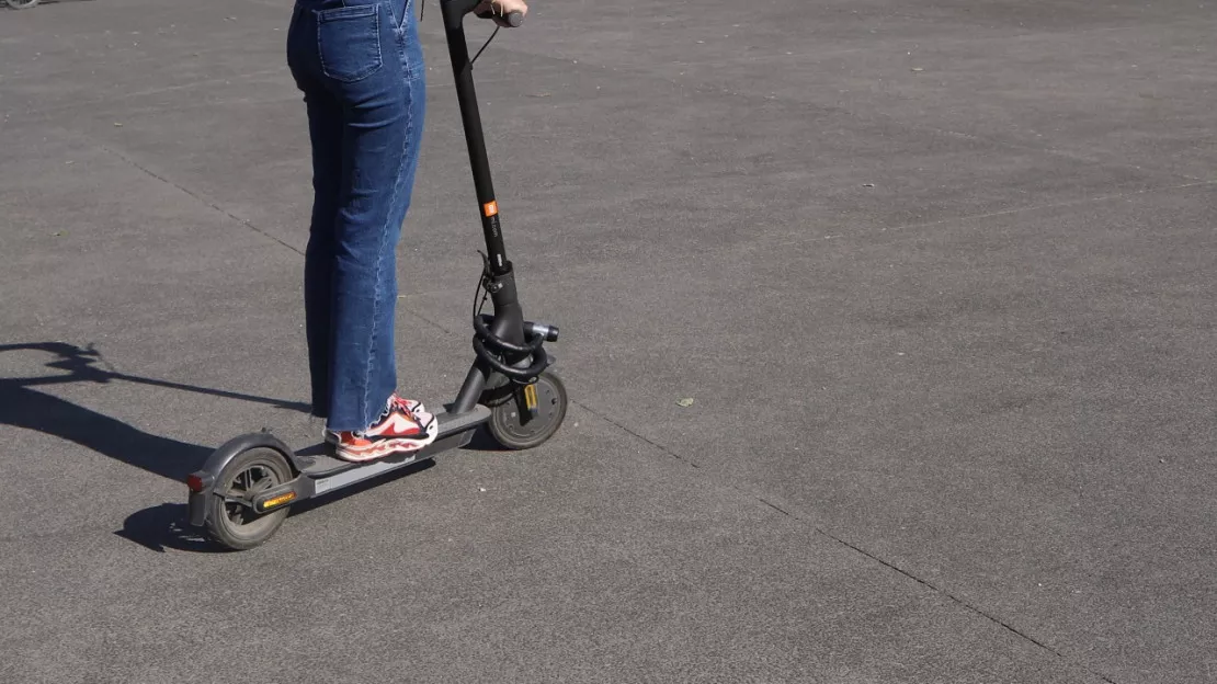 Grenoble : il vole une trottinette à l’aide d’un couteau