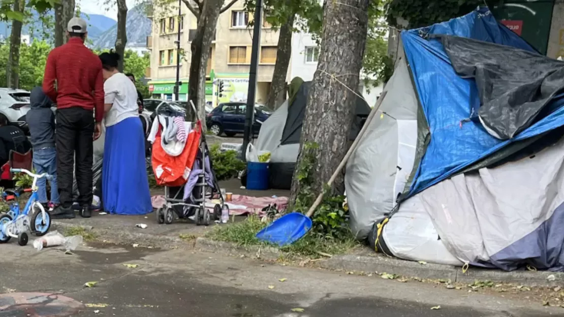 Grenoble : le bidonville du parking du Clos d'Or évacué