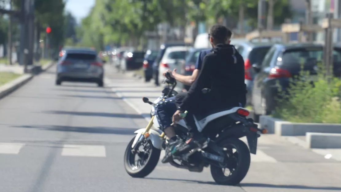Grenoble : le rodéo urbain se termine très mal, ils percutent deux personnes à moto