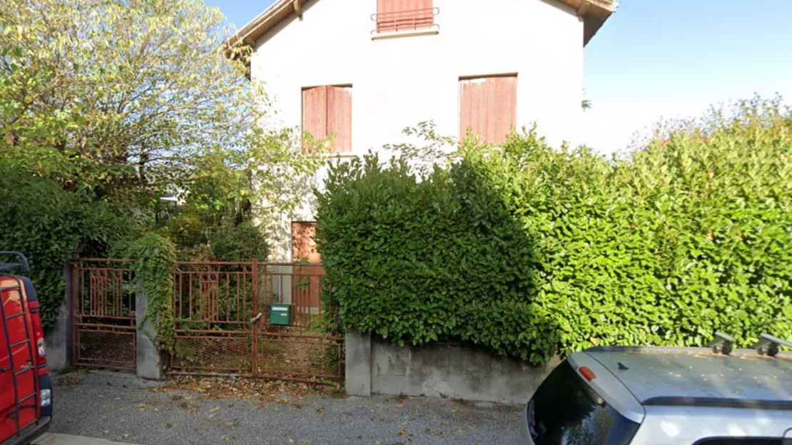 Grenoble : sa maison est squattée, le senior handicapé ne peut plus la vendre pour payer sa maison de retraite