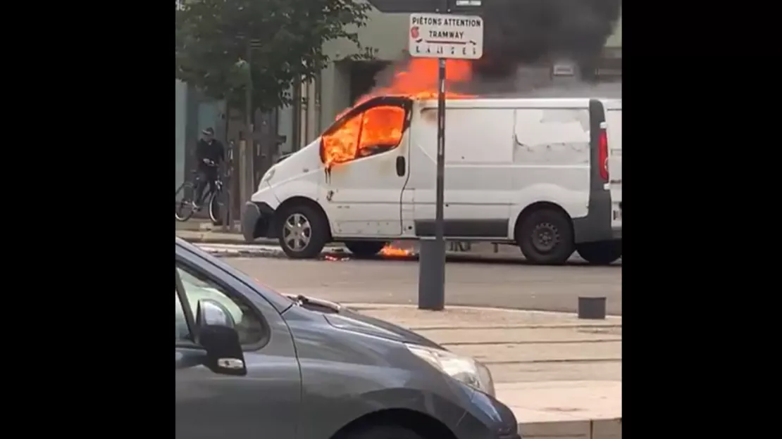 Grenoble : un fourgon de transports de fonds attaqué à l'arme de guerre