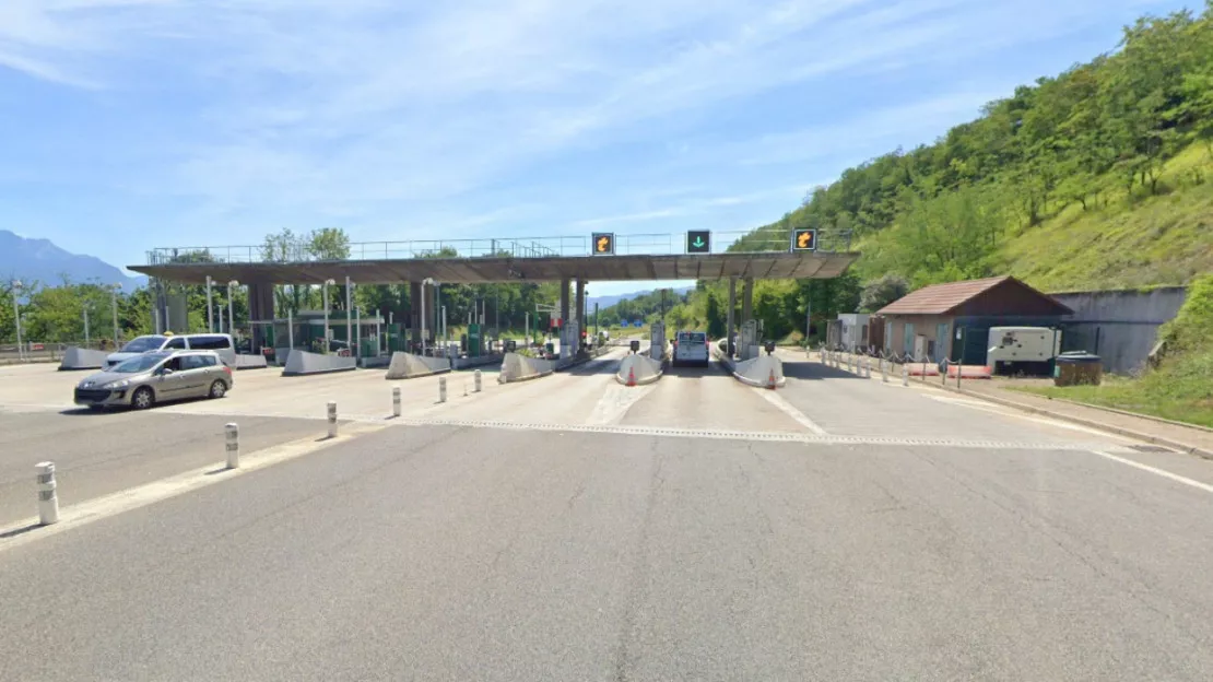 Péage de Voiron : les policiers ouvrent le feu sur une voiture qui leur fonce dessus sur l'A48