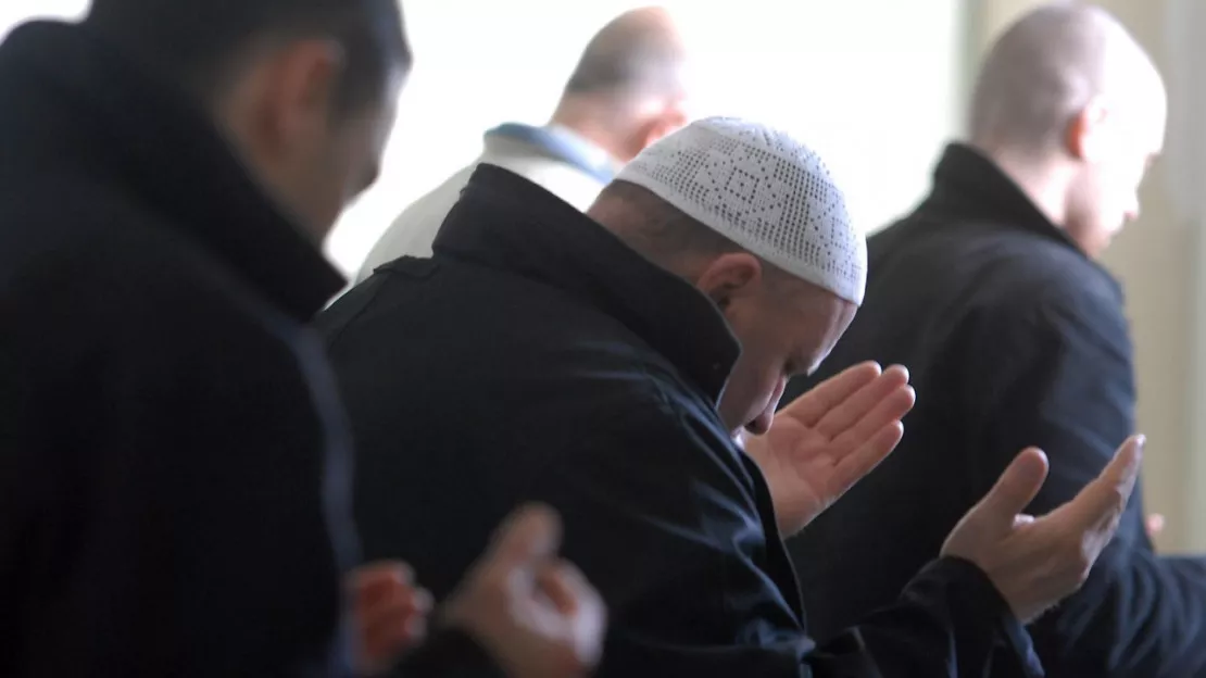 Près de Grenoble : il jette des pierres sur les fidèles qui venaient de l’exclure de la mosquée
