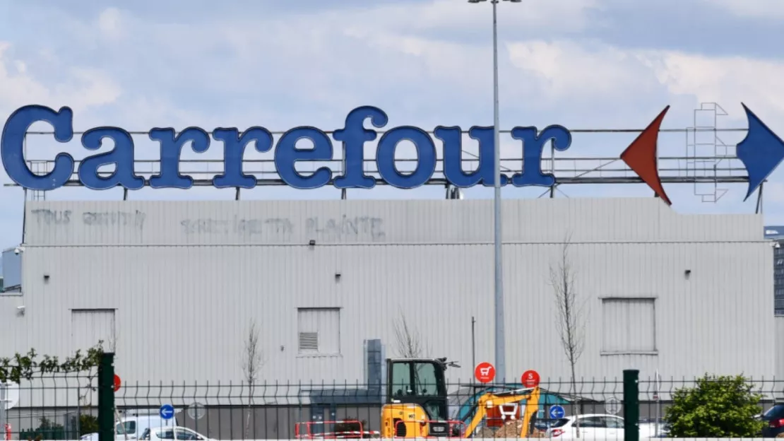 Près de Grenoble : le Carrefour ferme plus tôt pour Noël, les clients en viennent aux mains