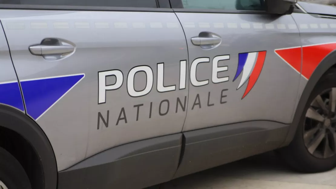 Près de Grenoble : un homme reçoit deux coups de couteau mais les secours ne le trouvent pas