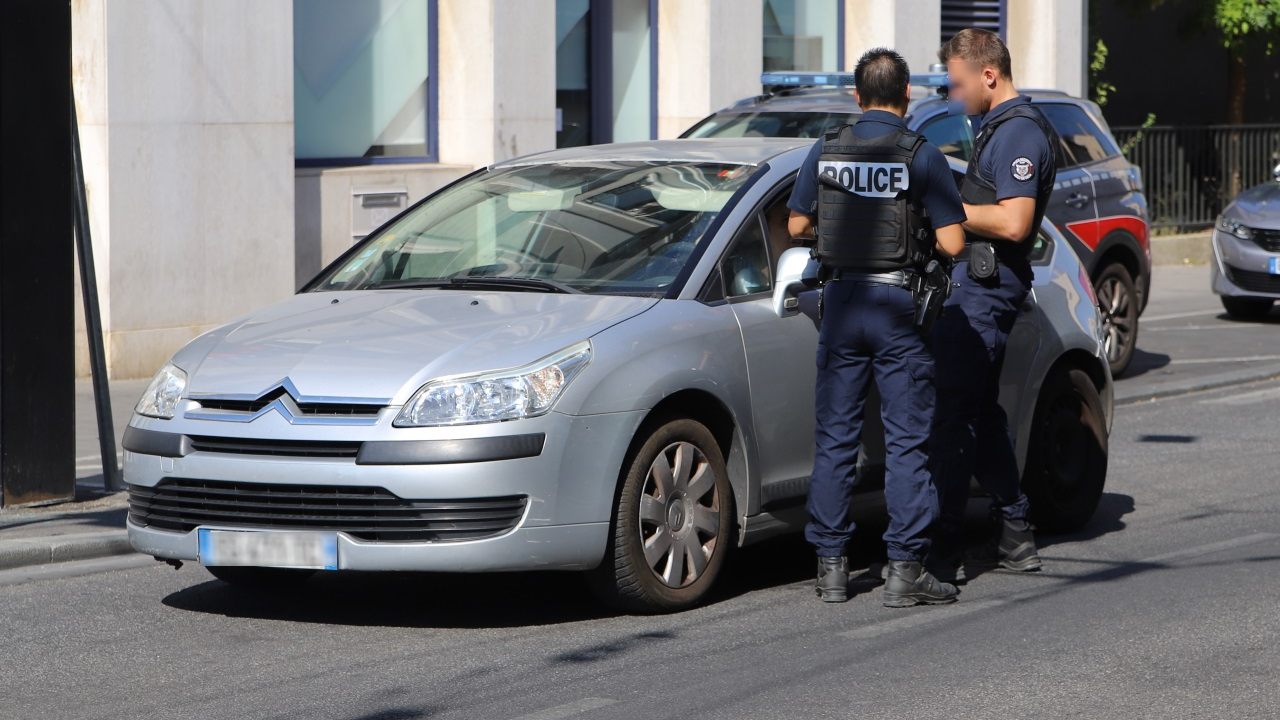 Grenoble : contr&ocirc;l&eacute; avec un faux passeport, un ancien footballeur condamn&eacute;