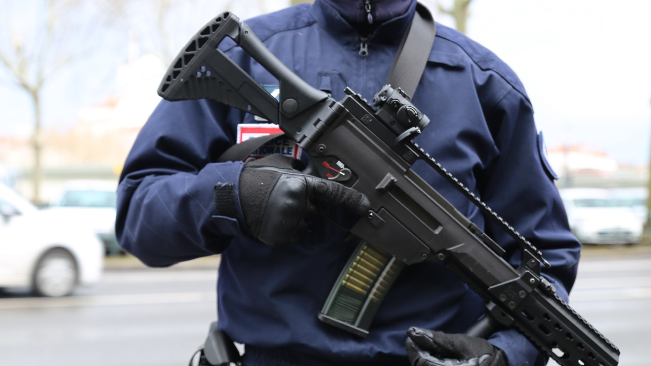 Grenoble : des armes et de la drogue saisies lors d’une opération de police Grenoble : des armes et de la drogue saisies lors d’une opération de police