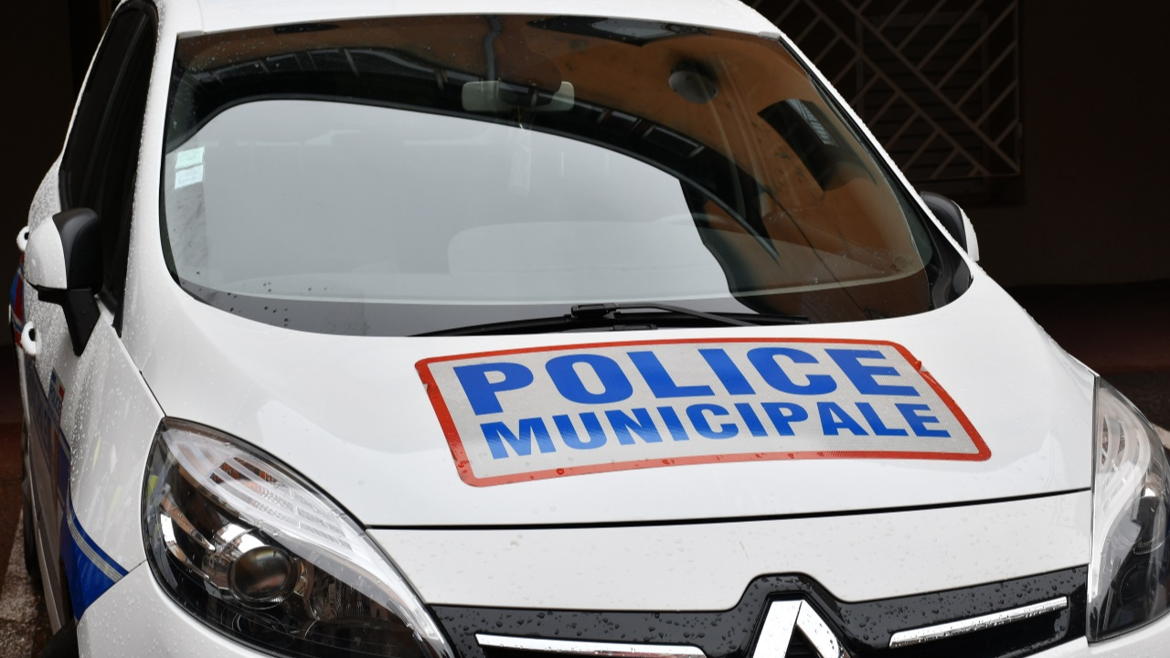 Grenoble : des policiers municipaux sanctionn&eacute;s pour avoir pris en chasse un chauffard