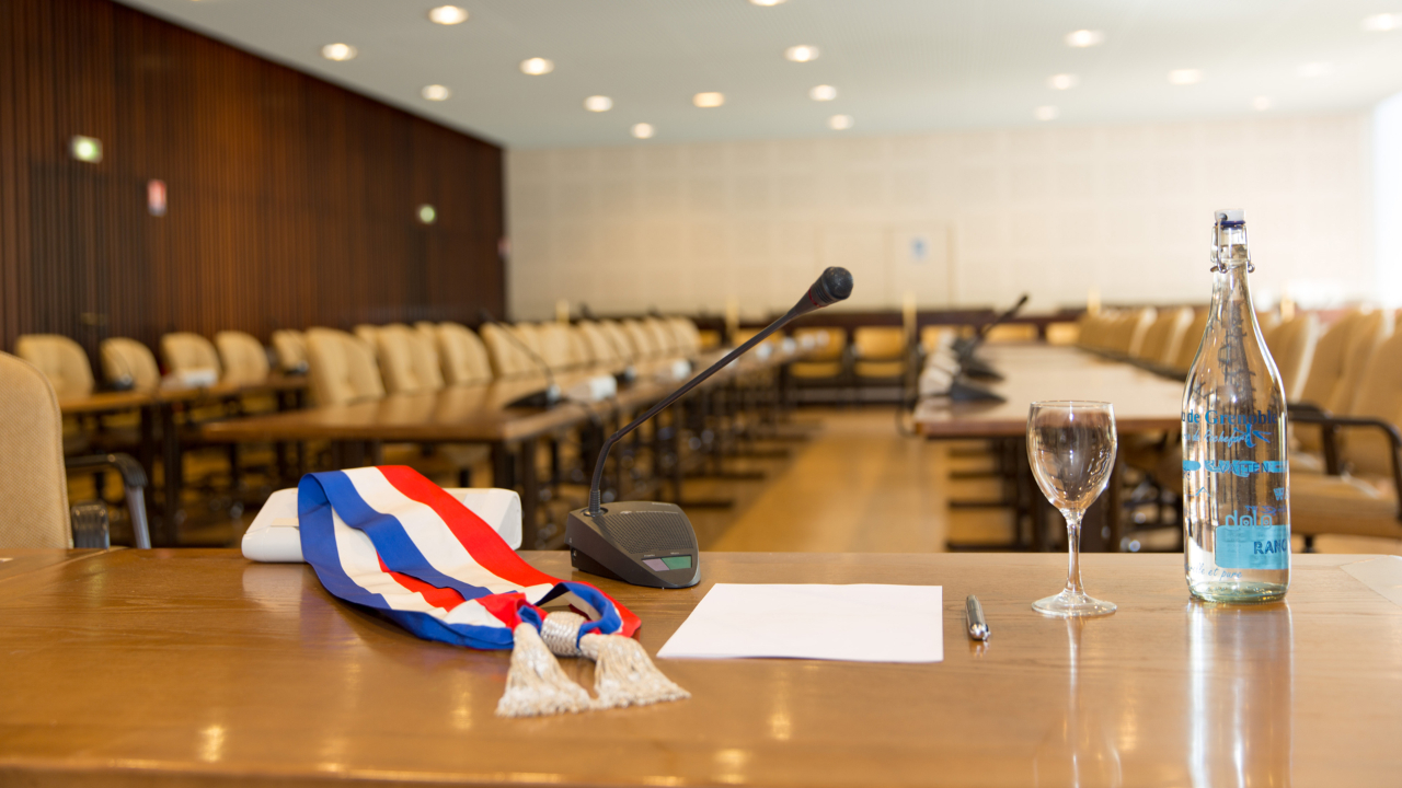 Grenoble : Eric Piolle prêt à retirer les délégations d'adjoints trop critiques ? Grenoble : Eric Piolle prêt à retirer les délégations d'adjoints trop critiques ?