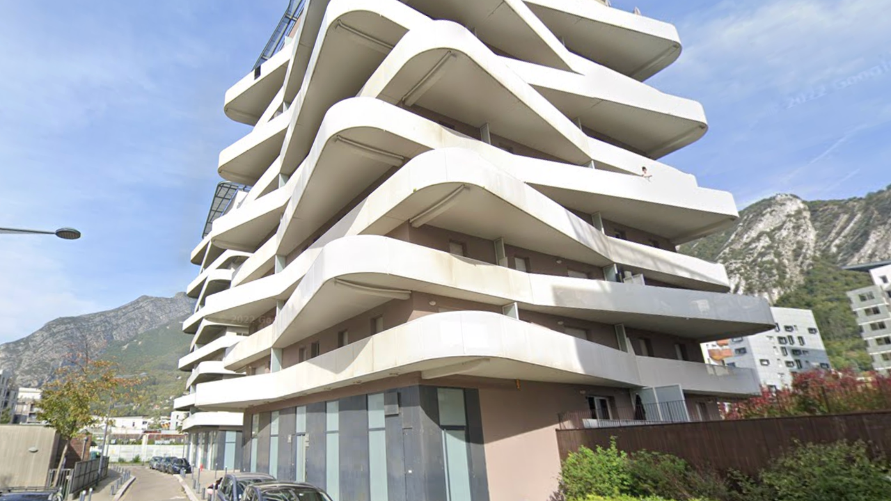 Grenoble : il kidnappe son fils après avoir blessé par balle et poignardé ses ex-beau-frère et belle-mère Grenoble : il kidnappe son fils après avoir blessé par balle et poignardé ses ex-beau-frère et belle-mère