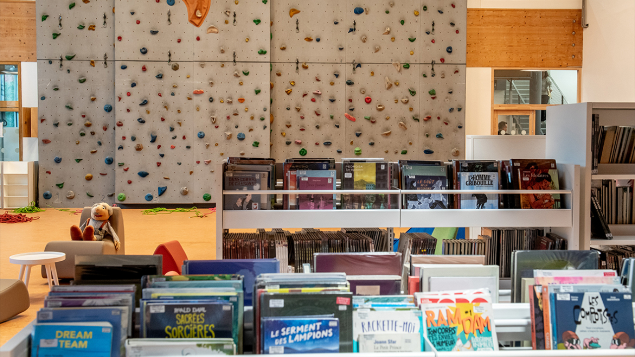 Grenoble : la bibliothèque incendiée en février rouvrira au même endroit
