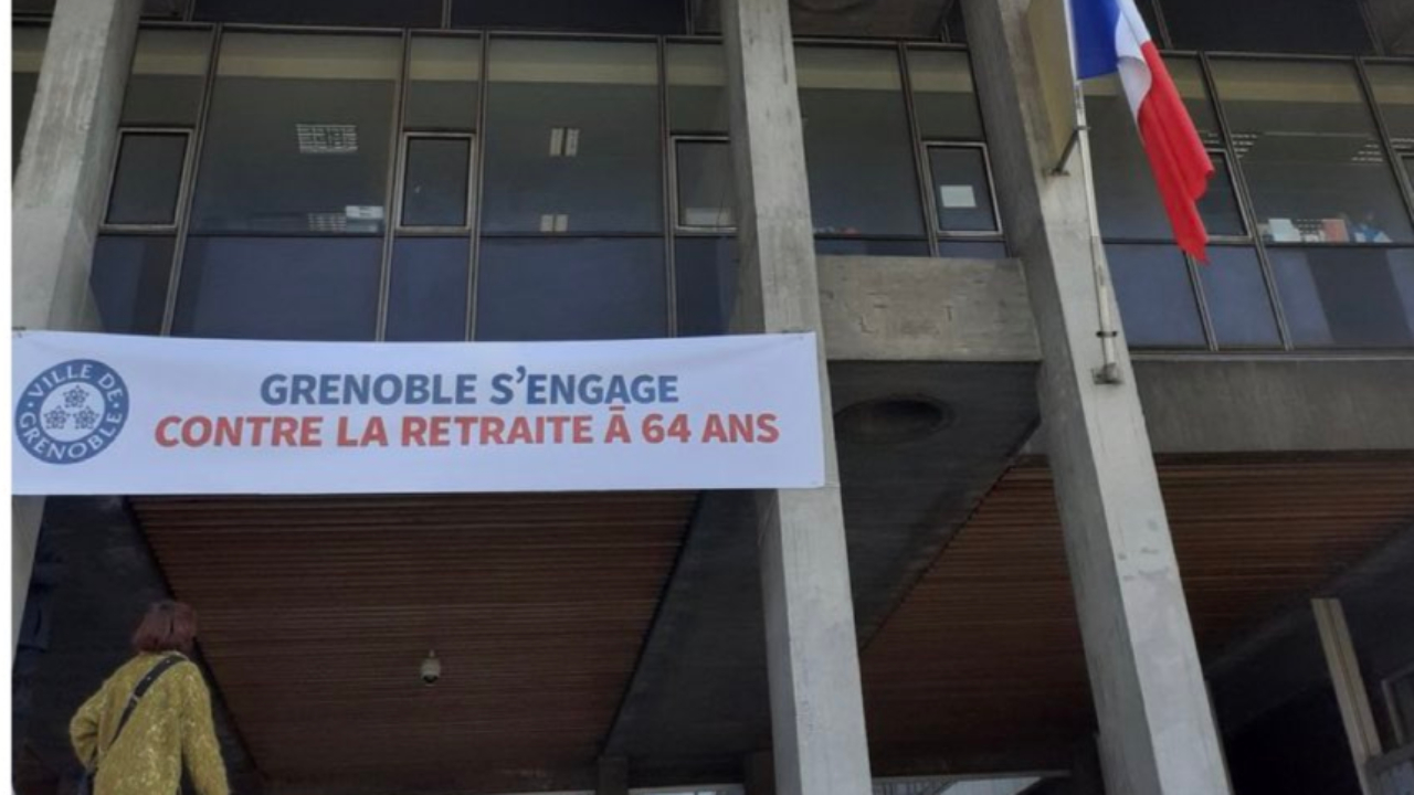 Grenoble : la justice donne 24 heures à Eric Piolle pour décrocher sa banderole contre la réforme des retraites Grenoble : la justice donne 24 heures à Eric Piolle pour décrocher sa banderole contre la réforme des retraites