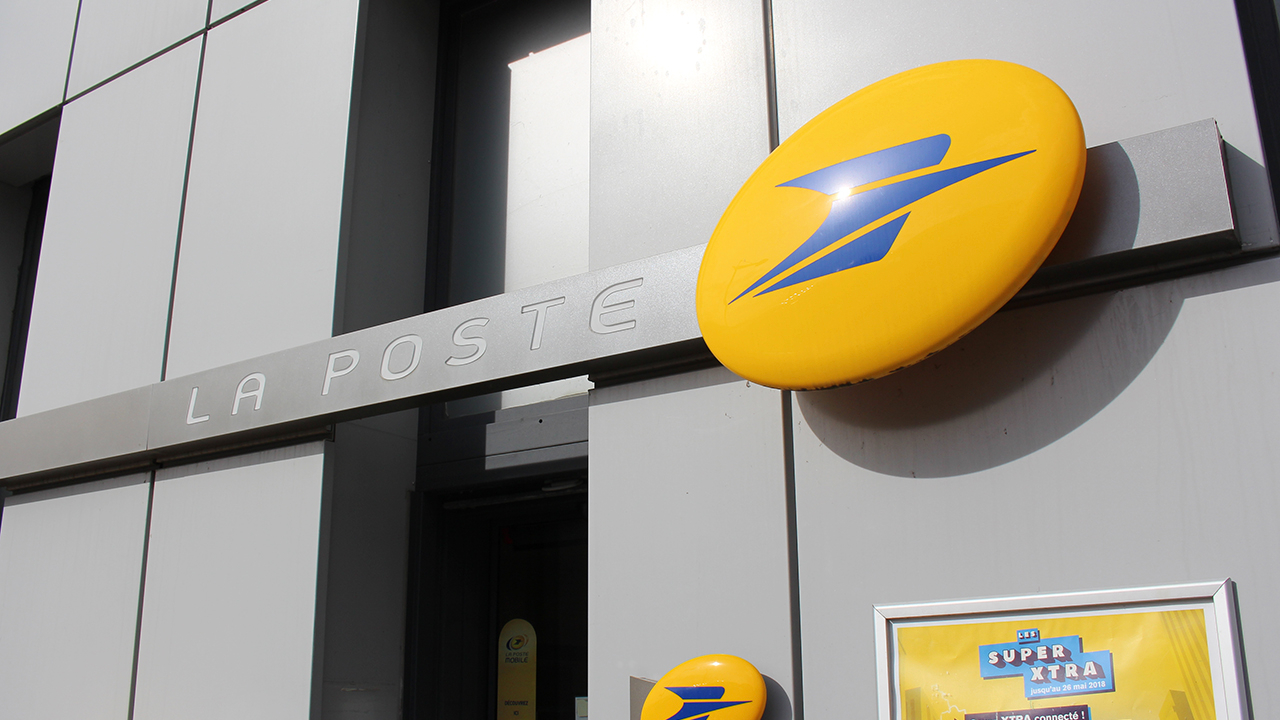Grenoble : La Poste Jean-Perrot rouverte au public après deux ans de fermeture suite à des dégradations Grenoble : La Poste Jean-Perrot rouverte au public après deux ans de fermeture suite à des dégradations