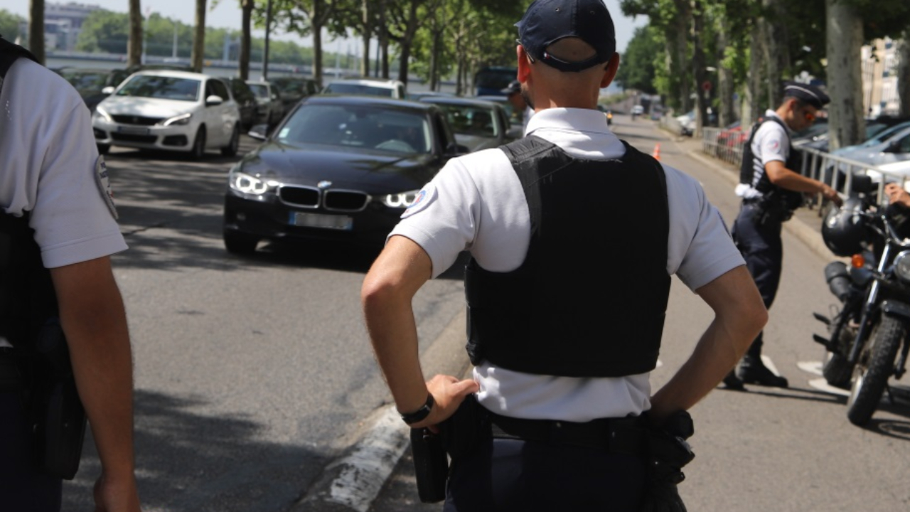 Grenoble : le policier tire sur un automobiliste recherché par la justice Grenoble : le policier tire sur un automobiliste recherché par la justice
