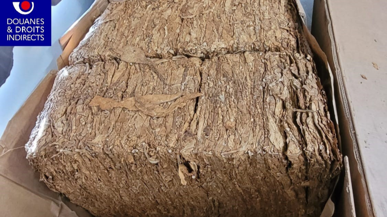 Grenoble : quatre tonnes de tabac, destinées à la revente, saisies par les douanes Grenoble : quatre tonnes de tabac, destinées à la revente, saisies par les douanes