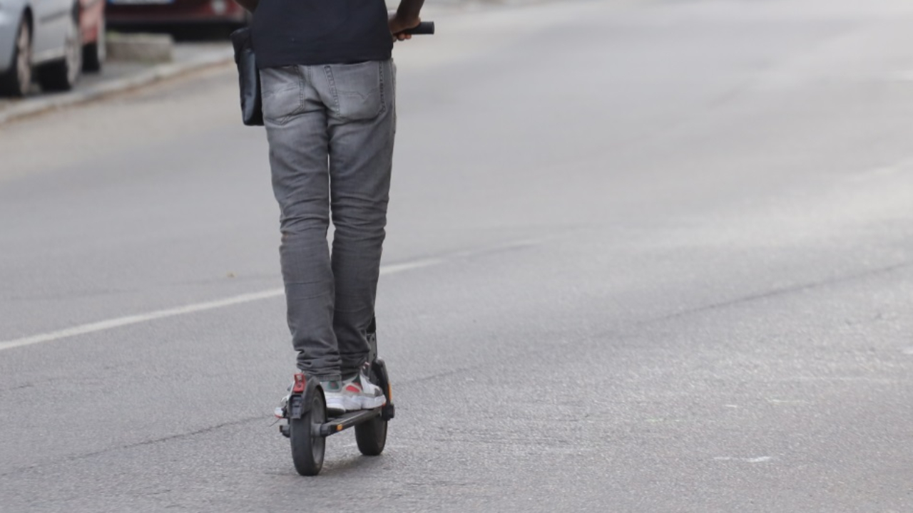 Grenoble : repéré par les policiers alors qu'il livrait une arme de poing Grenoble : repéré par les policiers alors qu'il livrait une arme de poing