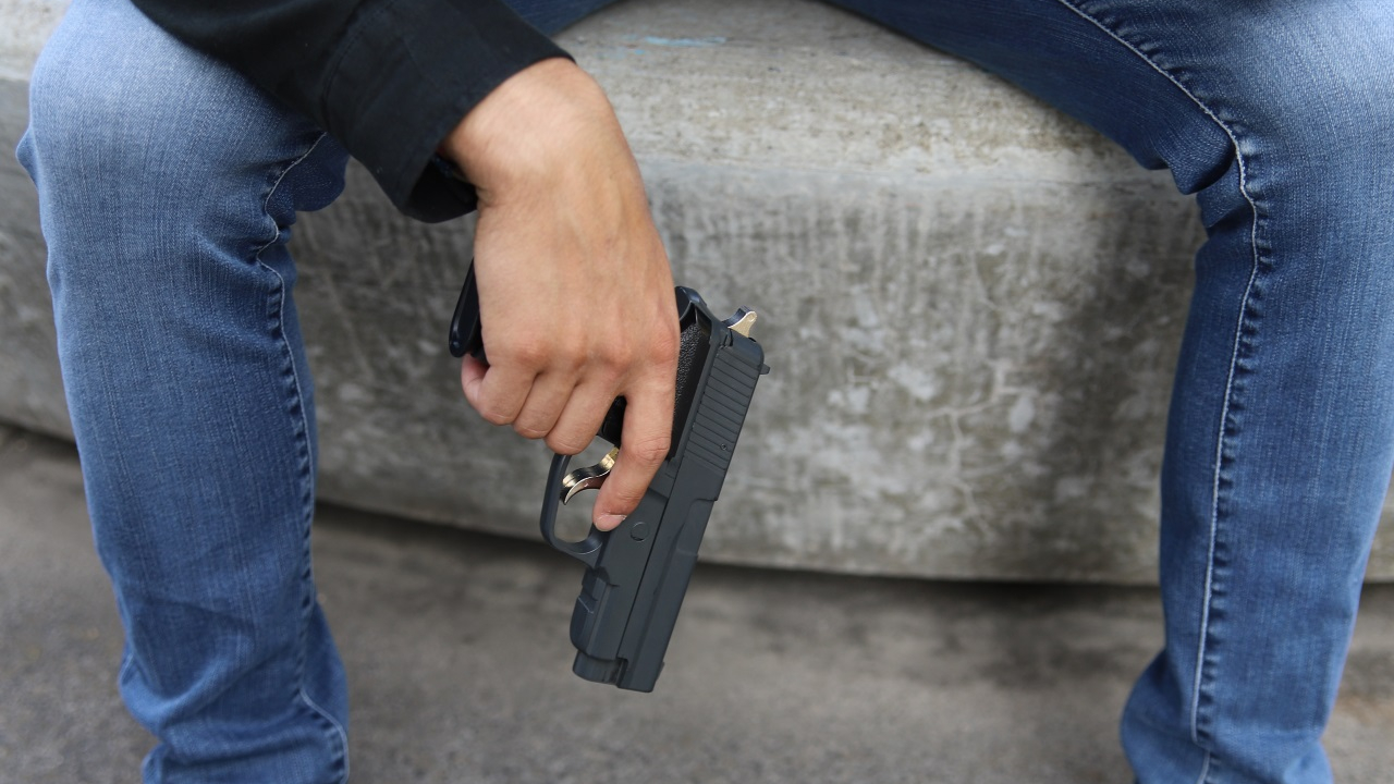 Grenoble : son neveu arm&eacute; ne veut plus partir de chez lui, il fait appel au RAID