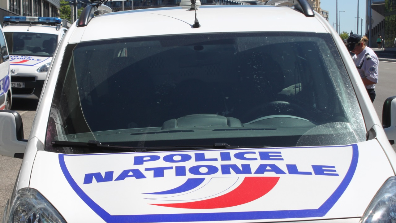 Grenoble : un quinquagénaire qui détenait de la drogue refuse d’obtempérer et engage une course-poursuite avec la police Grenoble : un quinquagénaire qui détenait de la drogue refuse d’obtempérer et engage une course-poursuite avec la police