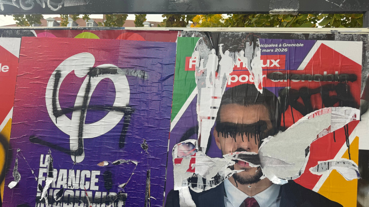 Grenoble : une croix gamm&eacute;e sur les affiches d'Allan Brunon, le candidat LFI porte plainte