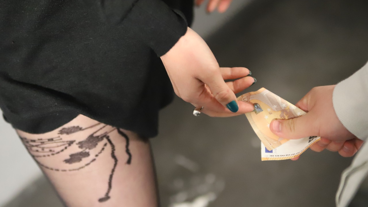 Grenoble : une prostituée victime de plusieurs coups de couteau Grenoble : une prostituée victime de plusieurs coups de couteau