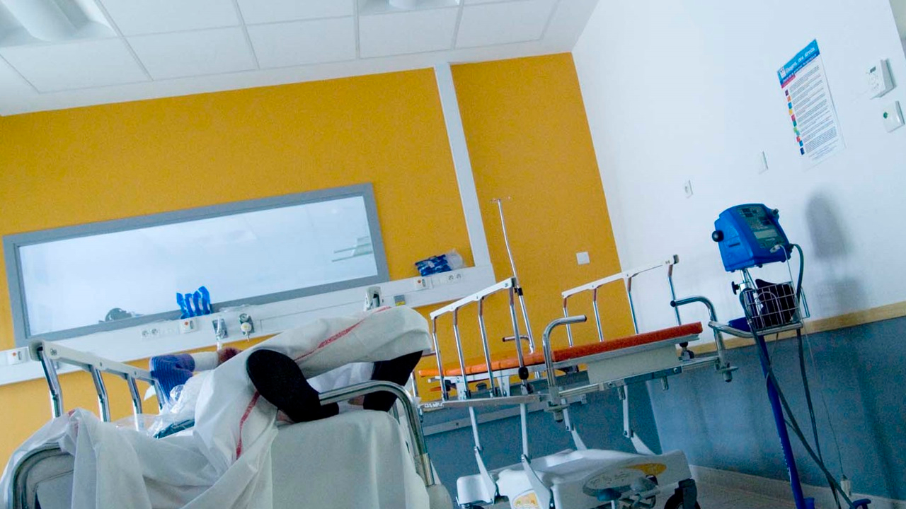 Il meurt après trois jours d'attente aux urgences du CHU Grenoble Alpes, le procureur classe sans suite Il meurt après trois jours d'attente aux urgences du CHU Grenoble Alpes, le procureur classe sans suite