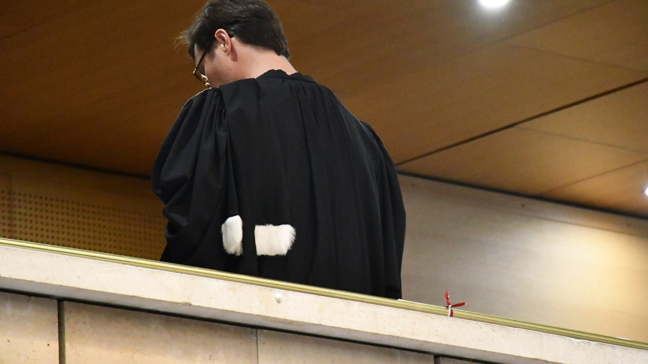 Isère : il consulte pour un mal de dos, le kiné entame une fellation Isère : il consulte pour un mal de dos, le kiné entame une fellation