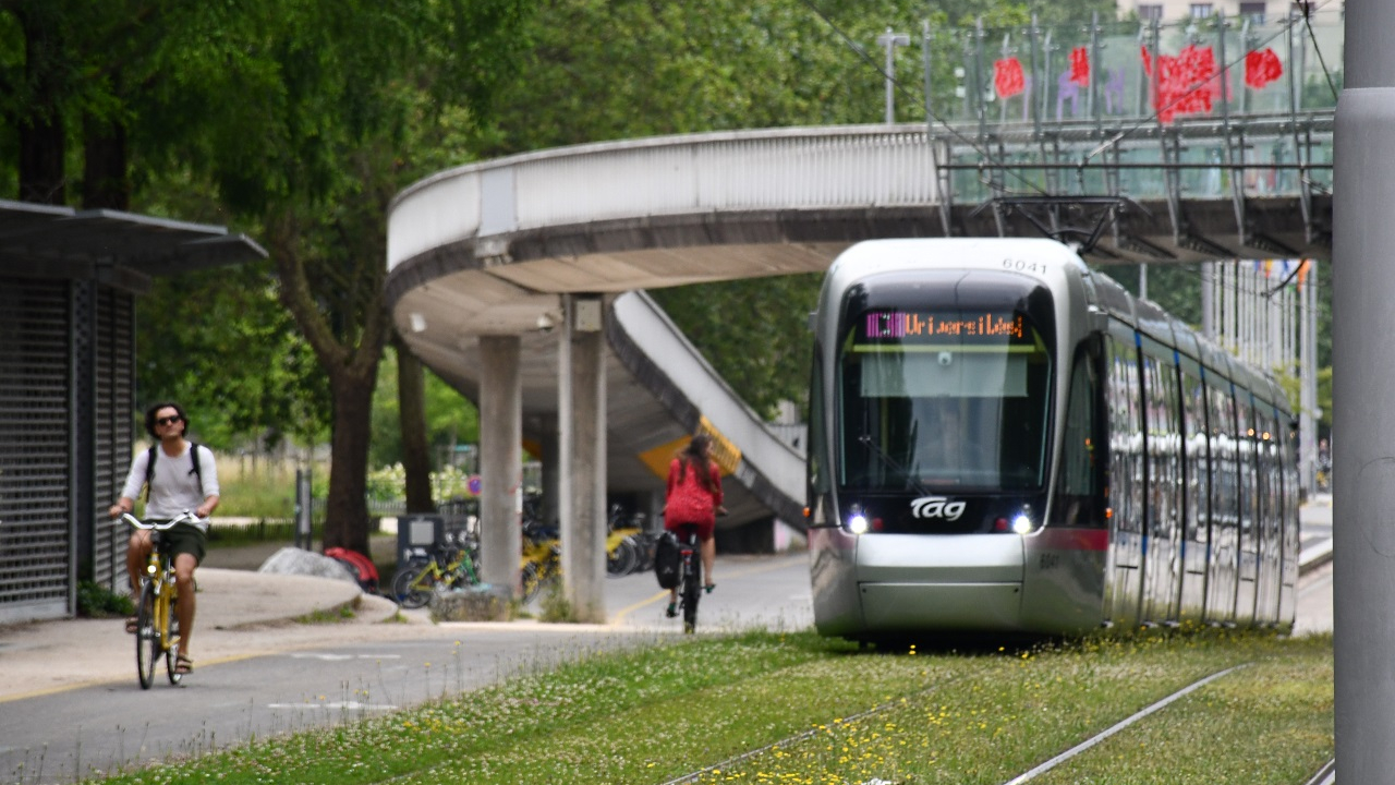 La ligne D du tramway relie désormais l'université à la gare de Grenoble La ligne D du tramway relie désormais l'université à la gare de Grenoble