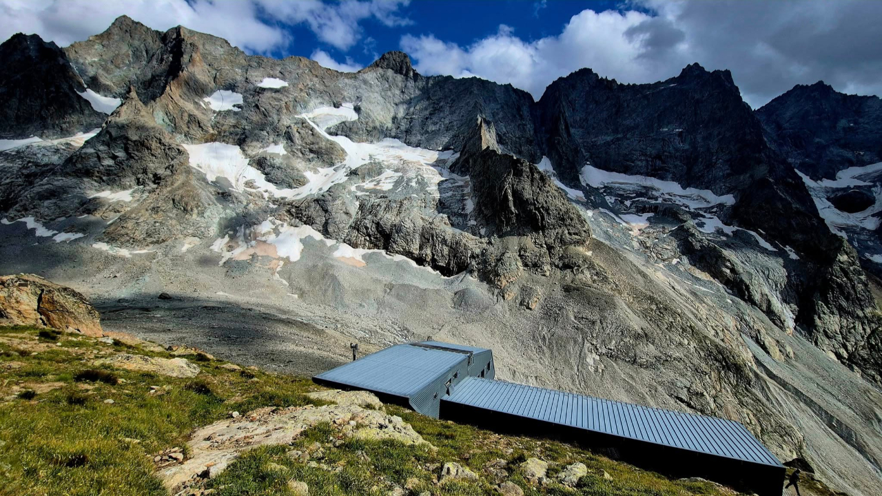 La sécheresse est trop importante, ce refuge des Ecrins ferme déjà ses portes La sécheresse est trop importante, ce refuge des Ecrins ferme déjà ses portes