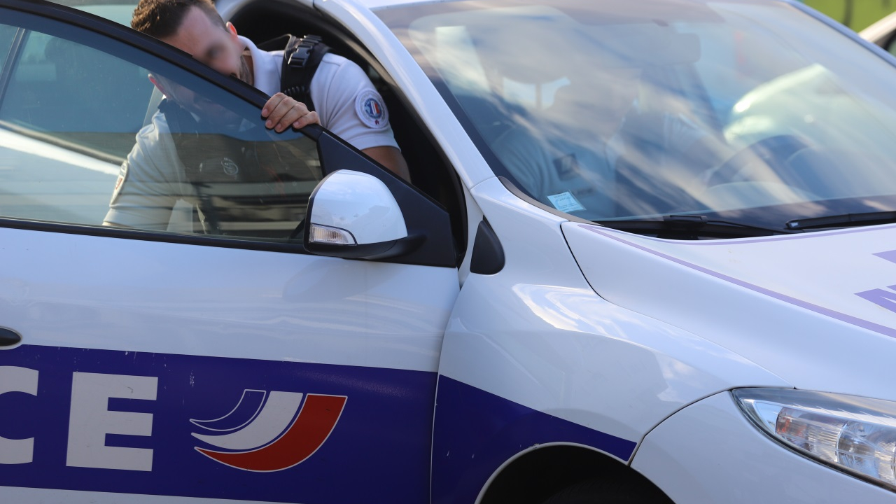 Près de Grenoble : il prend la fuite à pied après avoir renversé un enfant Près de Grenoble : il prend la fuite à pied après avoir renversé un enfant