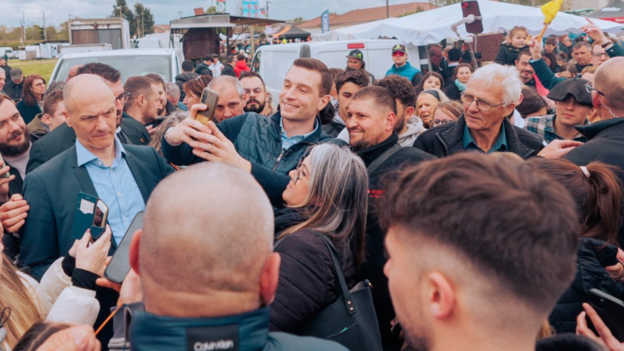 Pr&egrave;s de Grenoble : Jordan Bardella, star de la Foire de Beaucroissant