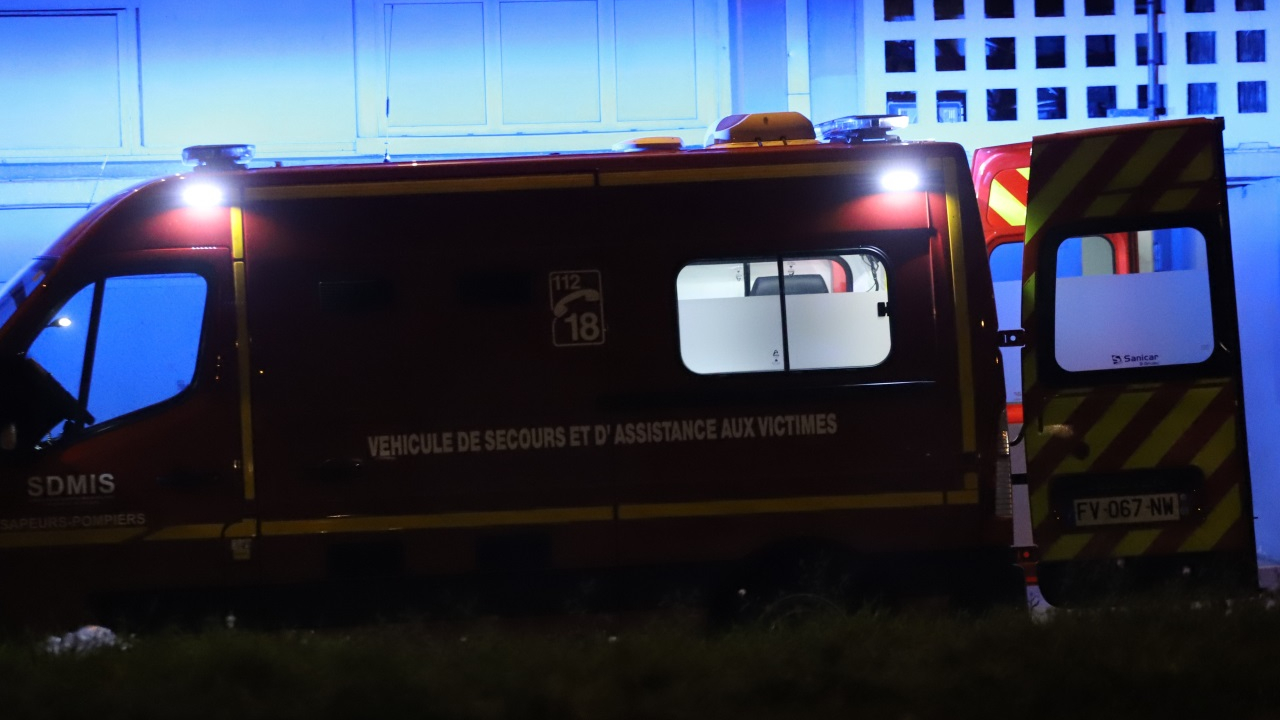 Près de Grenoble : l'évacuation de l'immeuble tourne mal pendant un incendie, le pyromane était armé d'un couteau Près de Grenoble : l'évacuation de l'immeuble tourne mal pendant un incendie, le pyromane était armé d'un couteau