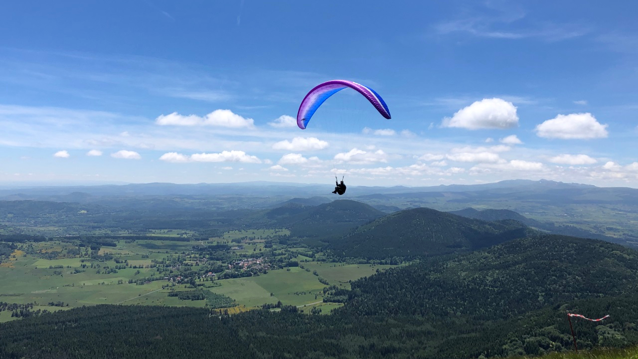 Près de Grenoble : un cycliste fauché par un parapentiste Près de Grenoble : un cycliste fauché par un parapentiste