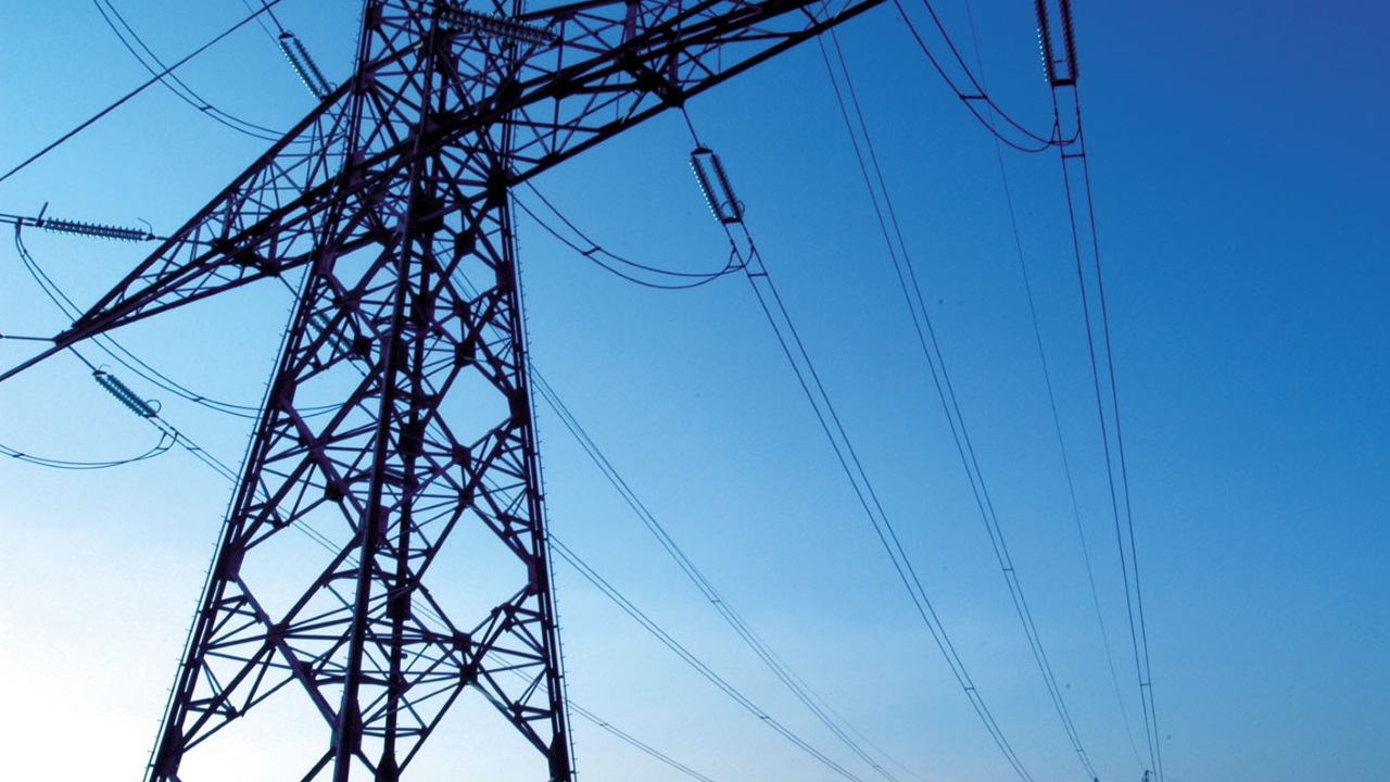 Pr&egrave;s de Grenoble : un pyl&ocirc;ne &eacute;lectrique victime d'un incendie volontaire