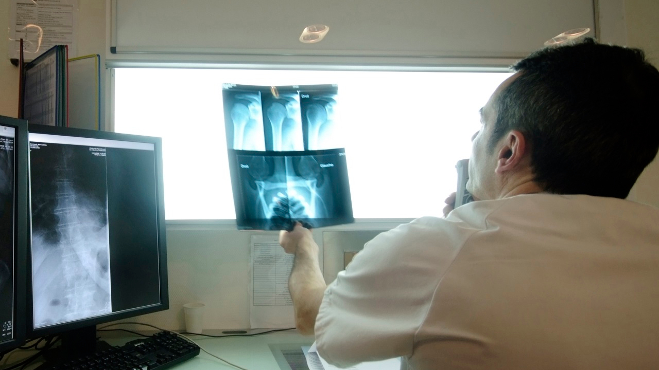 Prison avec sursis requise contre un neurochirurgien du CHU Grenoble Alpes Prison avec sursis requise contre un neurochirurgien du CHU Grenoble Alpes