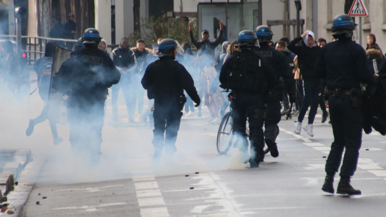 Soirée explosive à Echirolles : les forces de l'ordre prises pour cibles après une interpellation
